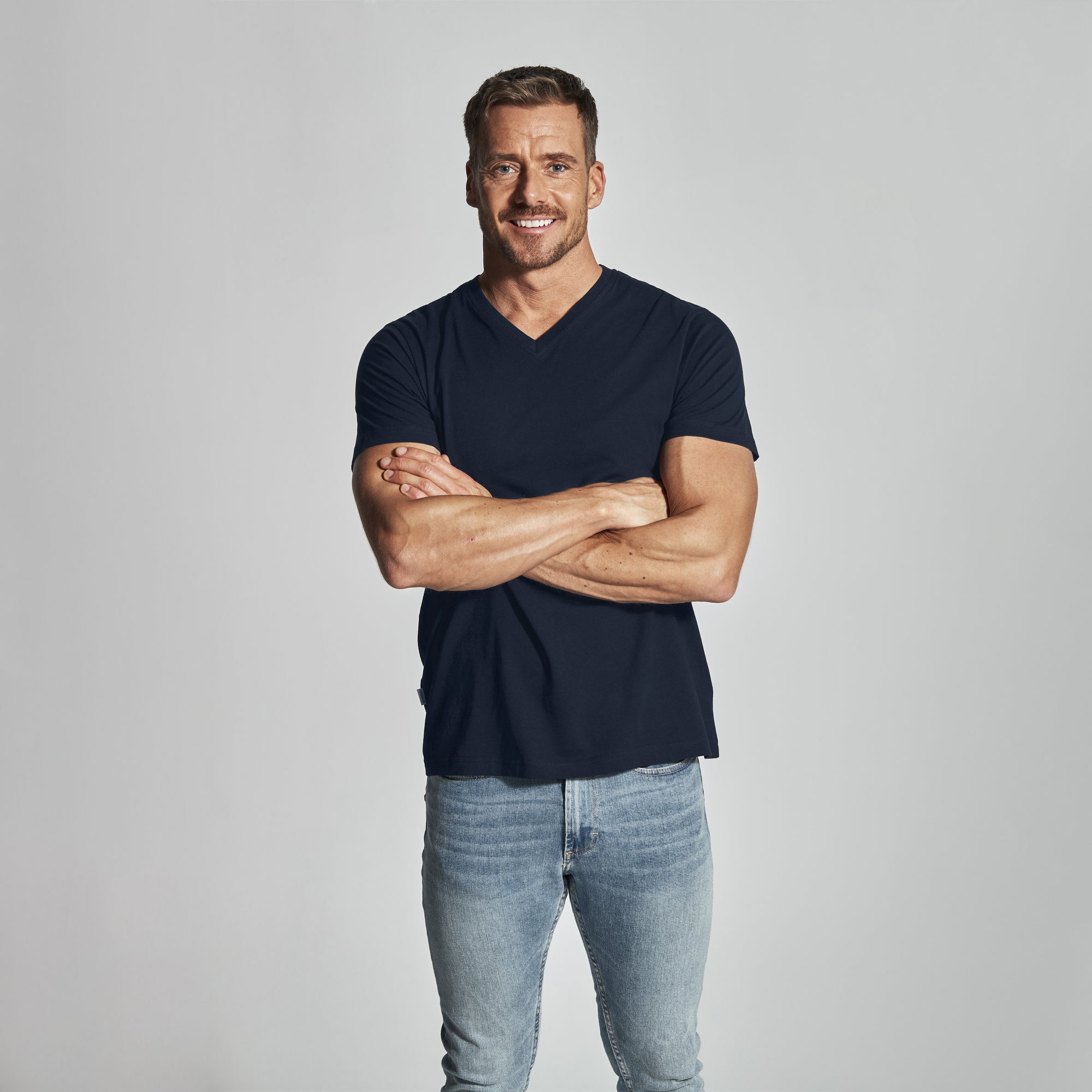 T-Shirt V-Neck Man