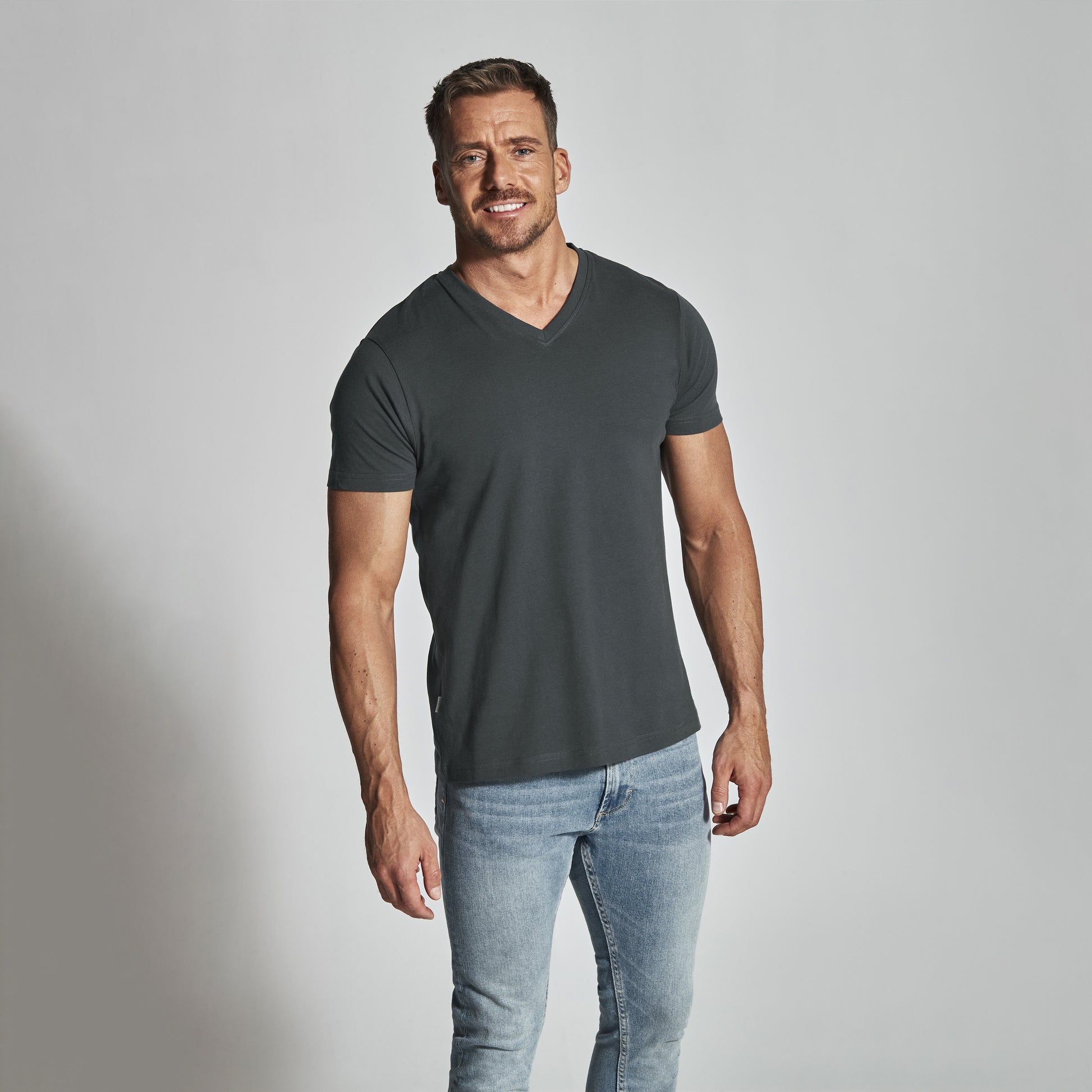 T-Shirt V-Neck Man Charcoal
