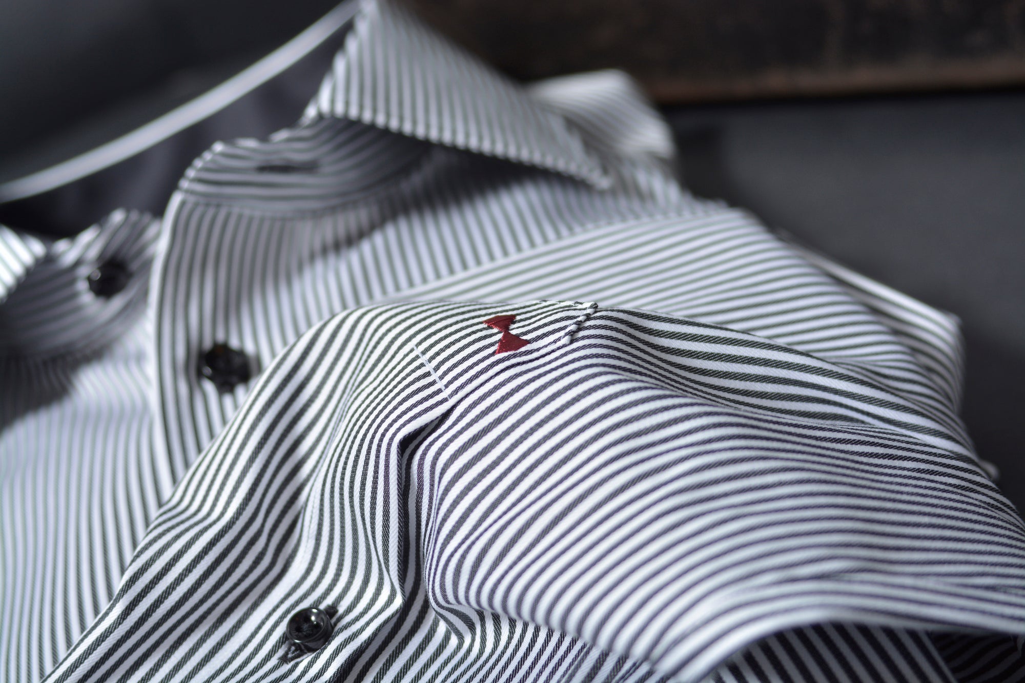 JH&F Red Bow 22 Regular Fit Black/White