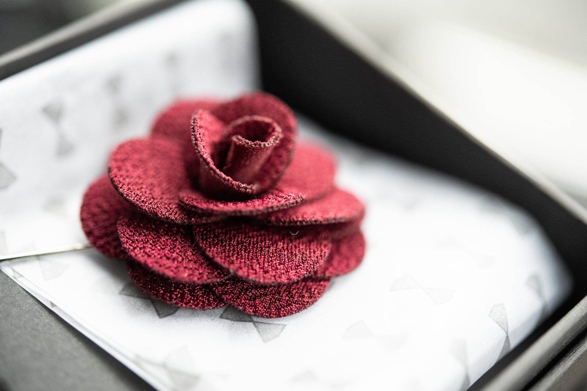 Giftbox Solid Hankie & Lapel Pin Black