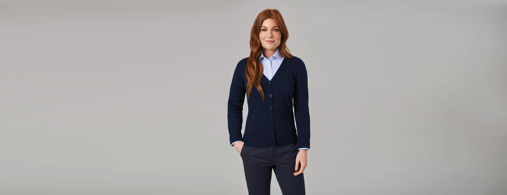 Augusta V Hals Cardigan (D) - TV2309