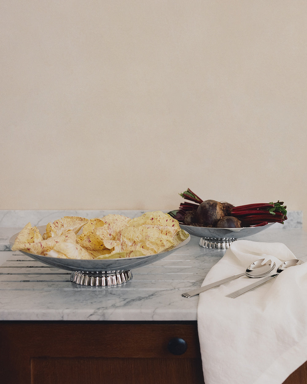 Bernadotte Low Dish, Medium Stål - FIGJ10021138
