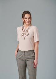 Flavia Pussy Bow Blouse K/E Dame - TV2369