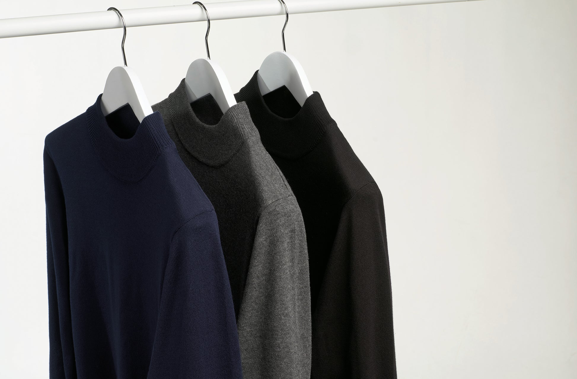 Golden Turtle Neck (D) - TV2389