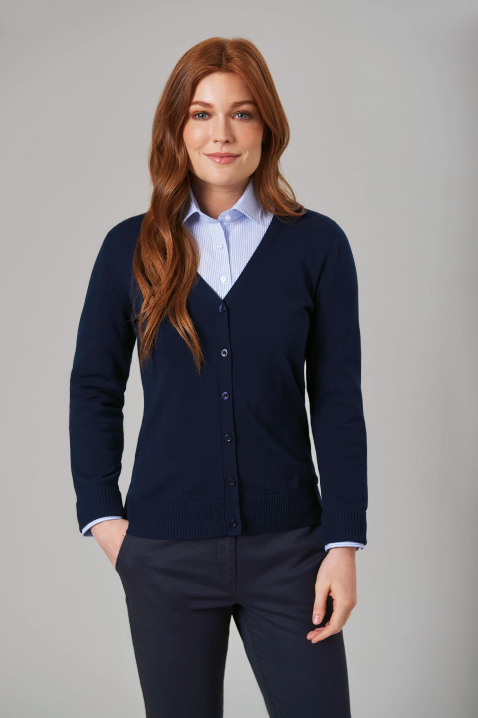 Augusta V Hals Cardigan (D) - TV2309